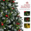 Sapins de Noël artificiels pré-éclairés avec lumières, pommes de pin, baies et base en métal-102386029