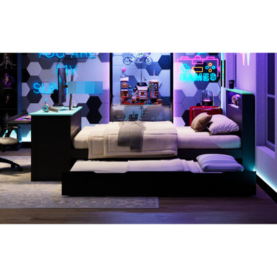 Lit de jour en bois noir + bleu, lit gigogne, bureau, tête de lit à DEL, tête de lit intelligente, espace de travail réglable et de jeu dans un lit plateforme contemporain, éclairage simple, coin-détente