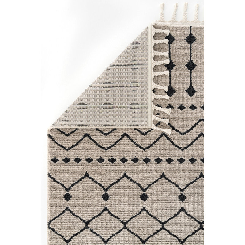 Adalgira Machine Made Indoor / Outdoor Area Rug, Rectangle 5'3" x 8'2"