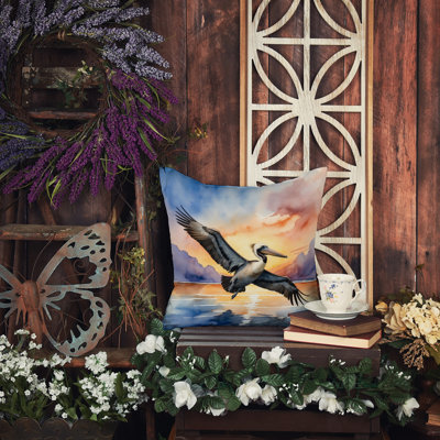 Coussin Pelican Fyling at Sunrise