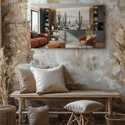 Toile, un salon moderne avec une grande murale monochrome d'un paysage désertique avec de grands cactus créant une toile sereine