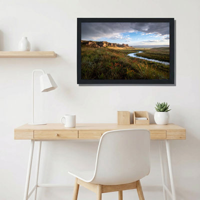 «Winding River Through Grassy Fields and Rocky Hills», art mural sur toile