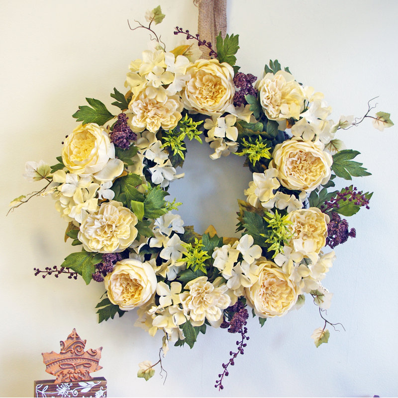 Couronne en hortensia et chou rose dahlia en polyester 22 po, Crème