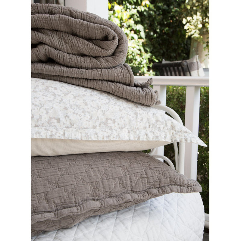 Ojai Sham, Euro, Pebble