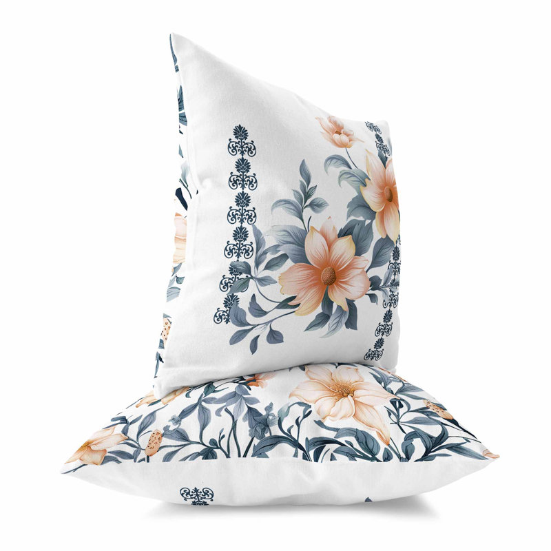 Coussin décoratif réversible intérieur / extérieur Petal Perfection, H 20 po x l 20 po, Motif floral bleu / blanc