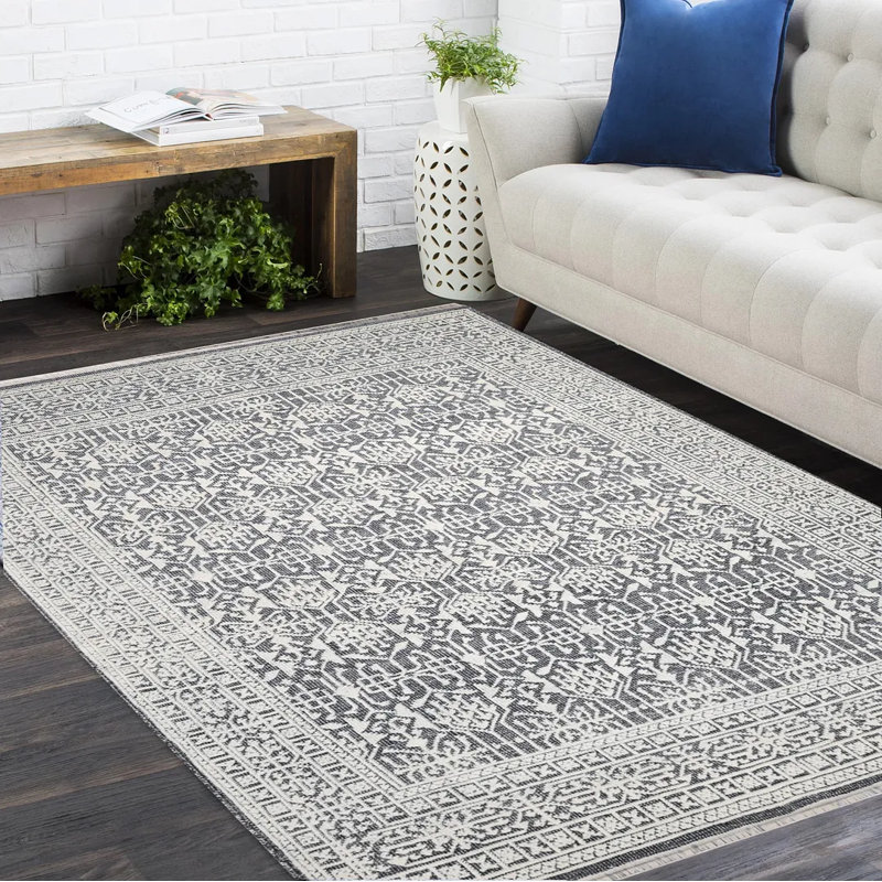 Yvonne Oriental Area Rug in Gray, Rectangle 8' x 10'