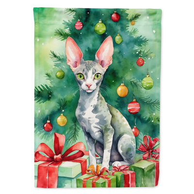Chat avec le drapeau de la cabane dans l'arbre de Noël