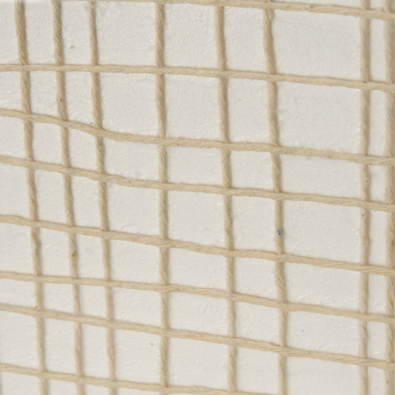 Filet à cordes I une œuvre d'art texturée 3D encadrée à la main sous verre, Filet II