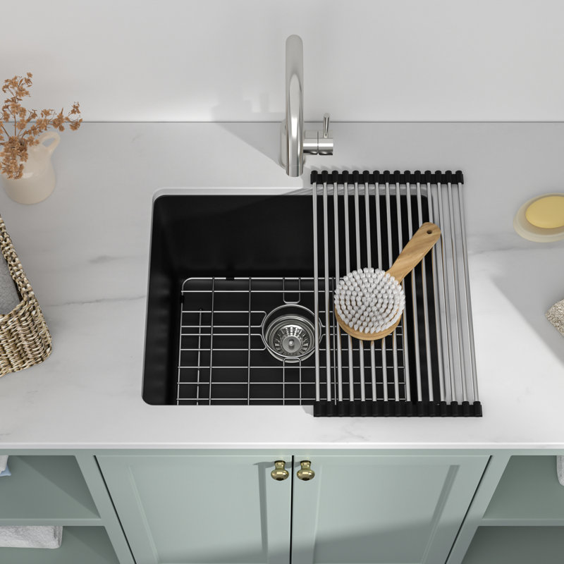 Évier de service 24 po x l 18 po à cuve simple encastrable en quartz avec grille inférieure, Noir, 24"L x 18"W