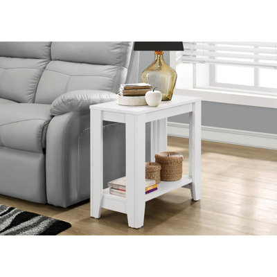 Table d'appoint polyvalente avec une fabrication durable et un attrait élégant pour n'importe quelle pièce