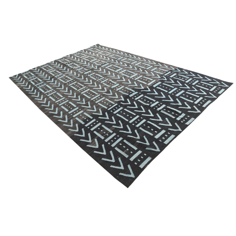 Tapis noir 7 x 10 Petrella