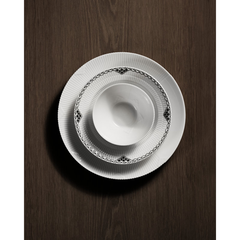 Black Lace Deep Plate 8.27"