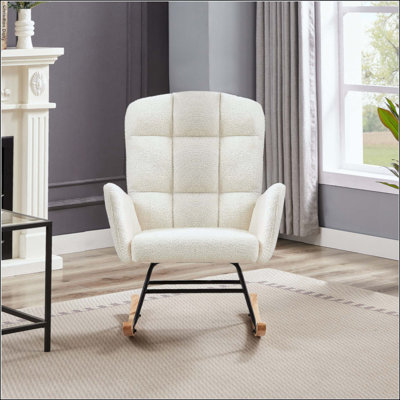 Fauteuil à bascule en tissu Teddy avec structure et pieds en métal pour un confort et une stabilité ultimes