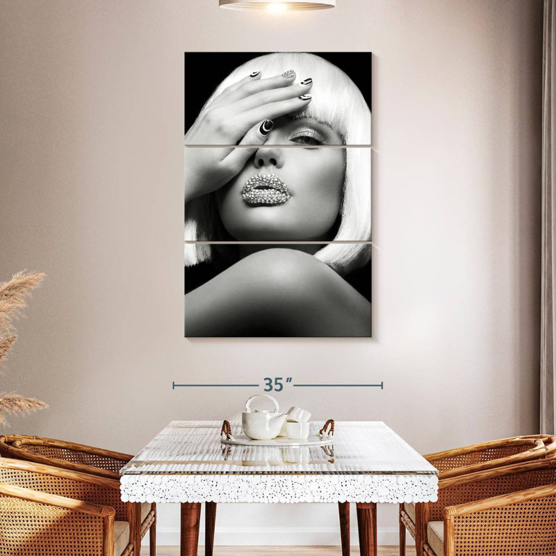 Senne Diamond Lips, 57" H x 36" W