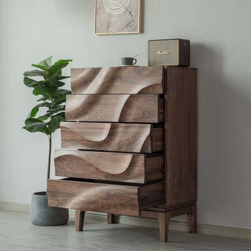 Commode simple sculptée