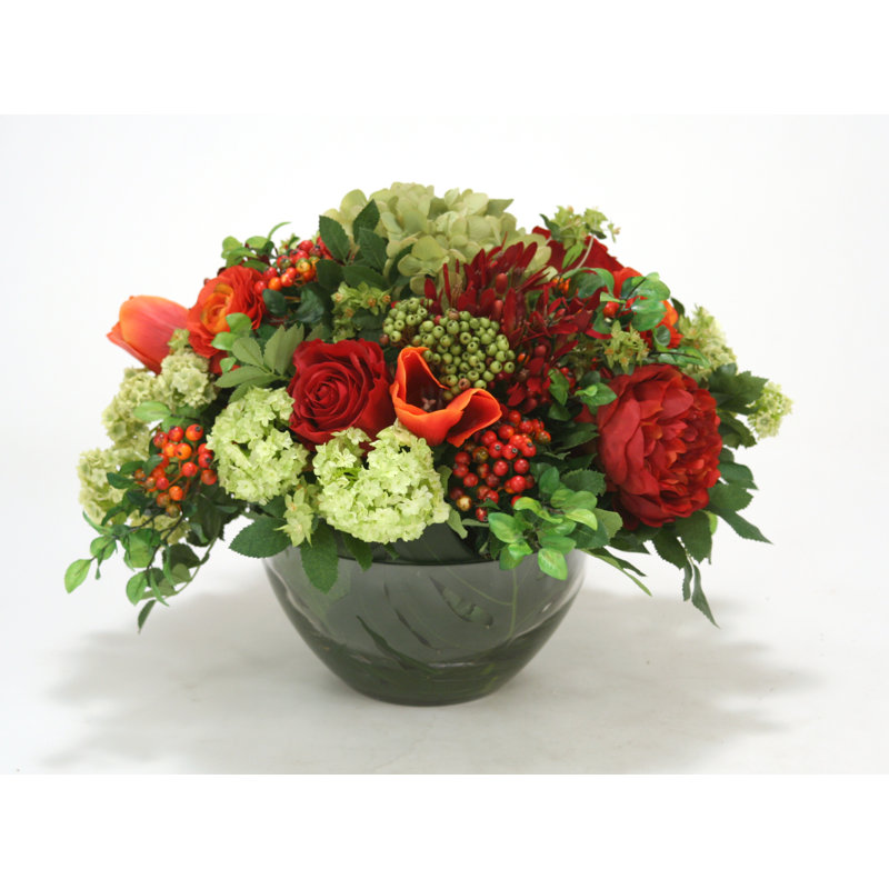Arrangements floraux mixtes dans un vase