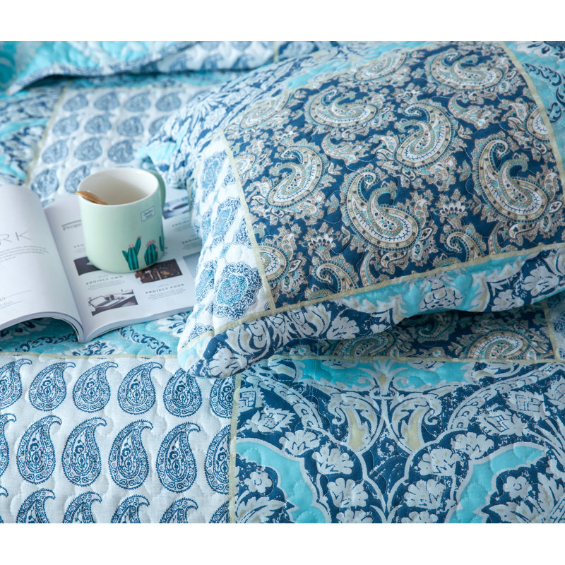 Light Blue Paisley Twin Quilt Set with Pillow Shams