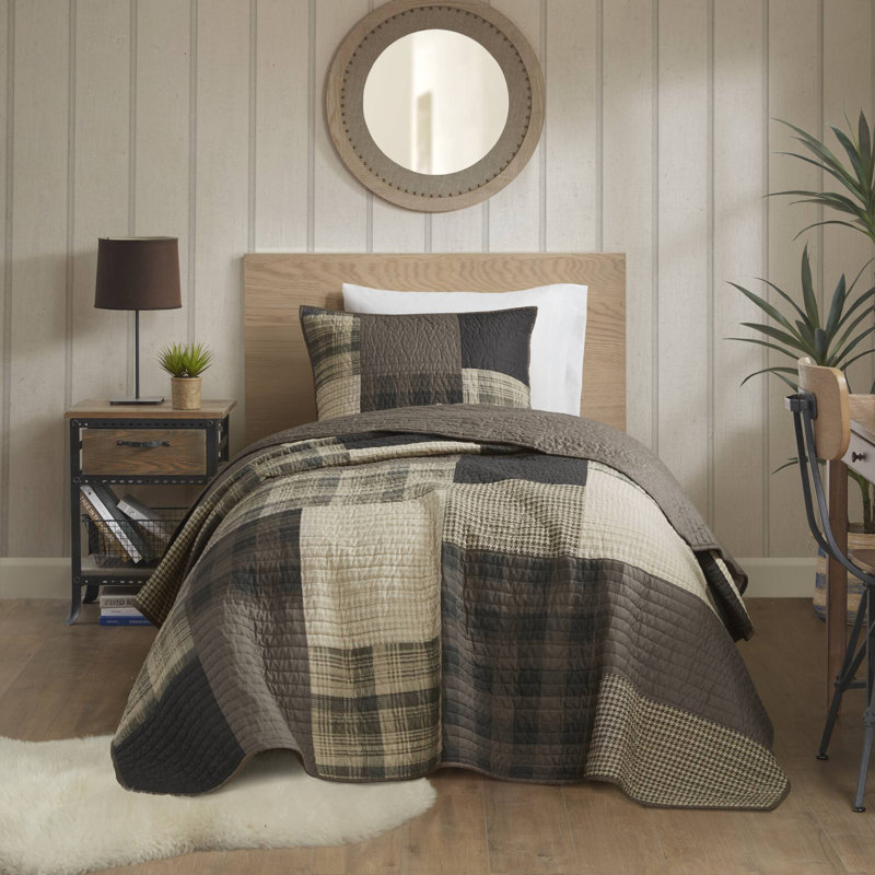 Rustic Charm King-Sized Reversible Cotton Quilt Set in Tan