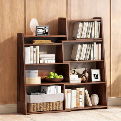 Bibliothèque alliant détails céramique et style salon, avec étagères et rangement à quatre niveaux, extensible jusqu'à 119 cm (47 pouces).