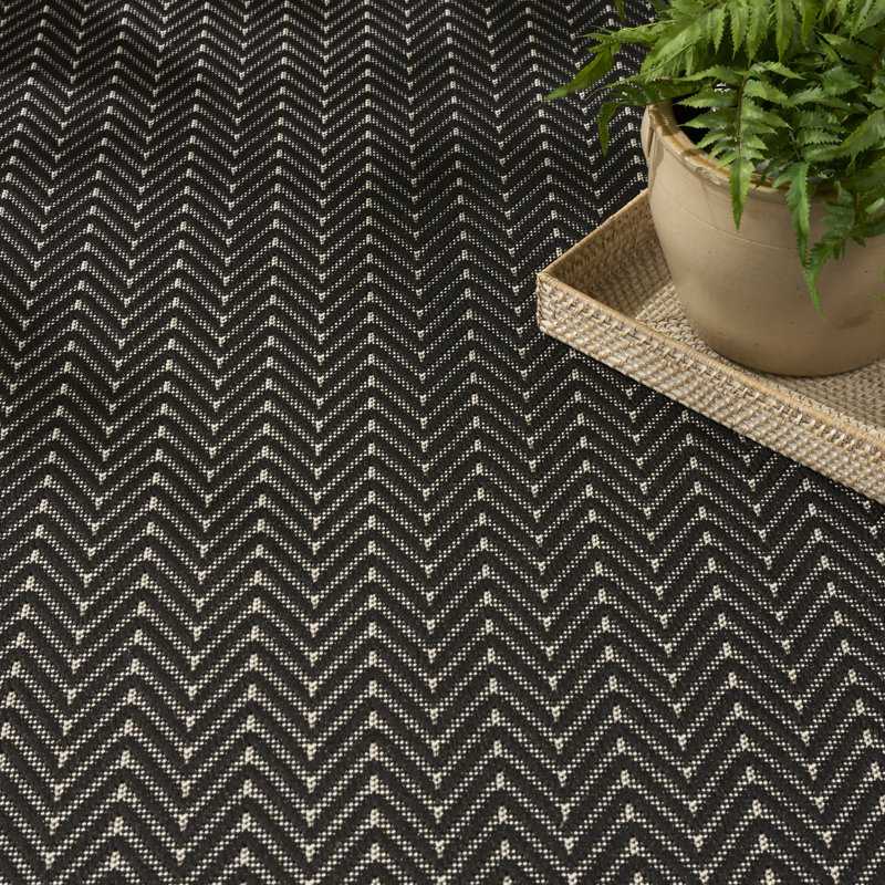 Remmie Black Modern Indoor/Outdoor Rug, Rectangle 8' x 10', Black