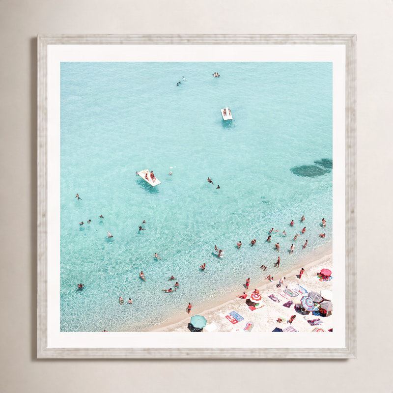 «Uira Beach People» par Sissi et Seb, reproduction sur toile, H 20 po x l 20 po x P 0,75 po, Cadre simple argenté, Oui