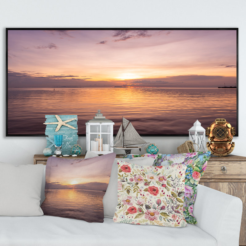 «Beach Sunrise with Dramatic Sky XVIII» - photographie sur toile, H 8 po x l 12 po x P 1 po, Cadre noir