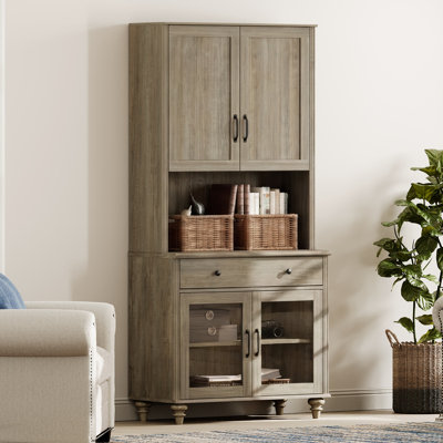 Buffet Corretta avec bar intégré, meuble de cuisine avec portes vitrées et grand espace de rangement, bibliothèque de style campagnard à 5 niveaux avec porte en bois, dosseret pour salle à manger, gris délavé, 86 cm