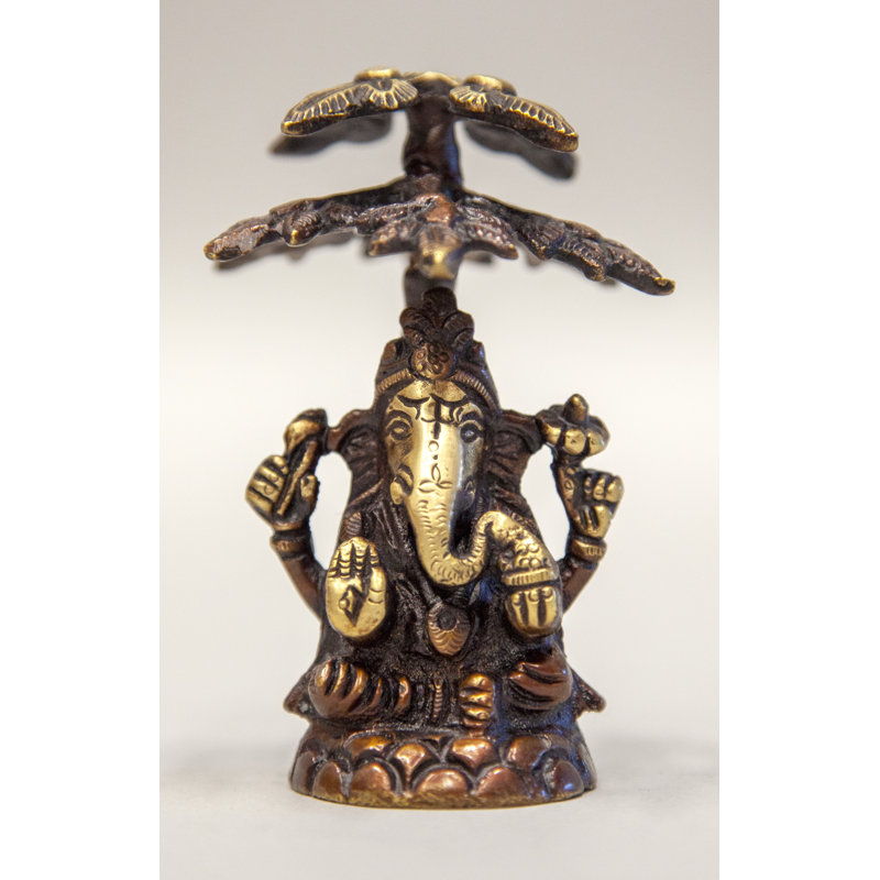 Ganesha assis sous un arbre