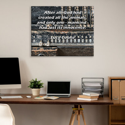 Toile tendue de la galerie ArtsyQuotes par Lucy Cooke: «Après tout, Dieu a créé tous les animaux, et un seul - l’homme - a perdu son innocence.»