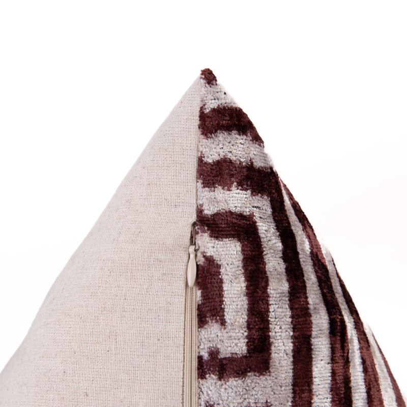 Coussin décoratif en velours fait à la main - 16 po x 24 po, teint naturellement végétal, avec duvet de plumes de qualité supérieure - motif géométrique carré brun et beige, décoration de luxe
