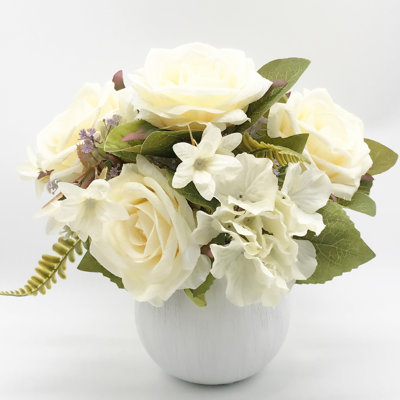 Agencement floral en soie ouvert rose et fleur hortensia en vase