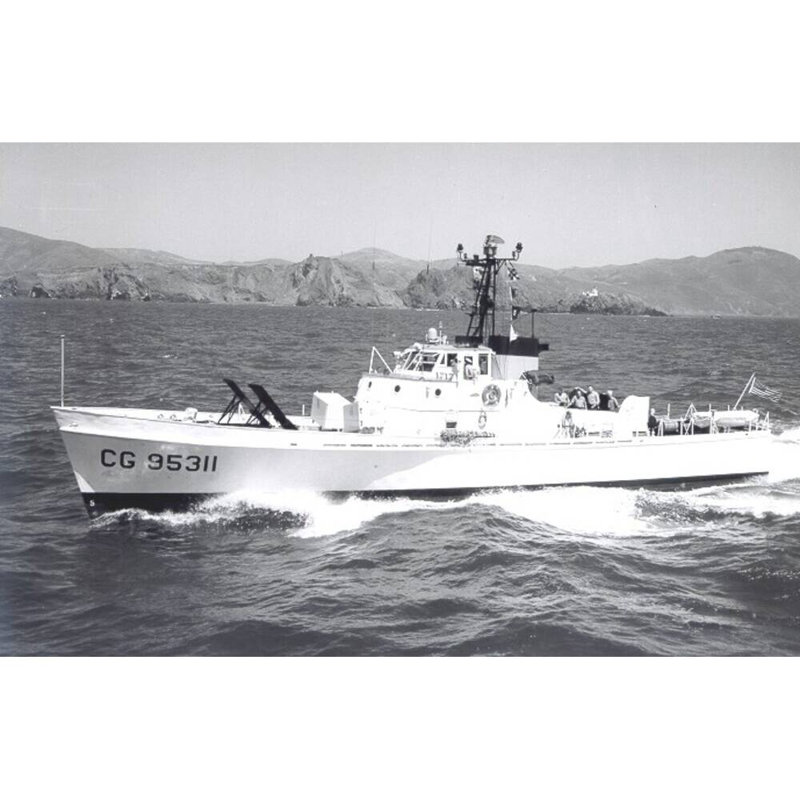 Maquette de navire USCG Cape Higgon (WB-95302), H 10 po x l 30 po x P 5 po