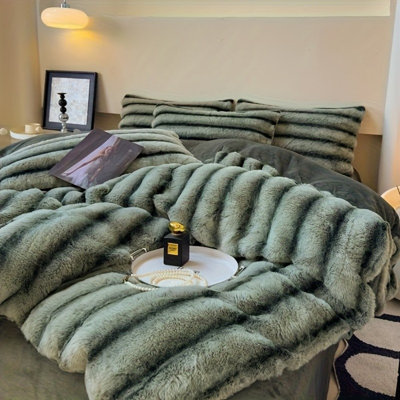 Cozy and Comfortable Faux Fur Blanket A soft, plush blanket perfect for sofas, featuring a fluffy, thick, and plush texture. Ideal for sofas, bedrooms, and living rooms.