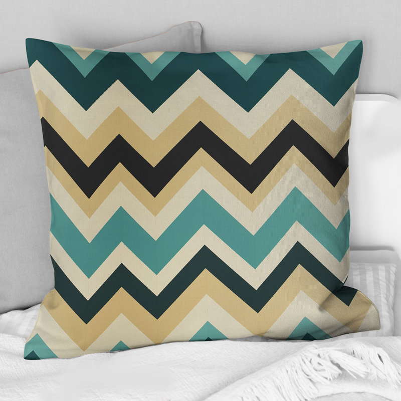 Coussin bleu et beige à motif géométrique à chevrons I, 18 po x 18 po
