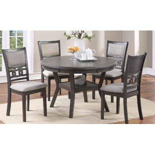 Ensemble repas pour quatre personnes