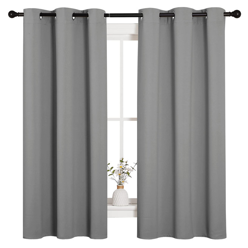 Paire de rideaux occultant et isolant avec œillets Matty, L 42 po x L 63 po, Gris clair