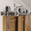 Ensemble de quincaillerie de porte de grange coulissante à triple rail en nickel brossé (pour épaisseur de porte de 1-1 / 4 po à 1-3 / 8 po), trois rails plats de 8 pieds de long, pour trois portes intérieures (portes non incluses)-123508211