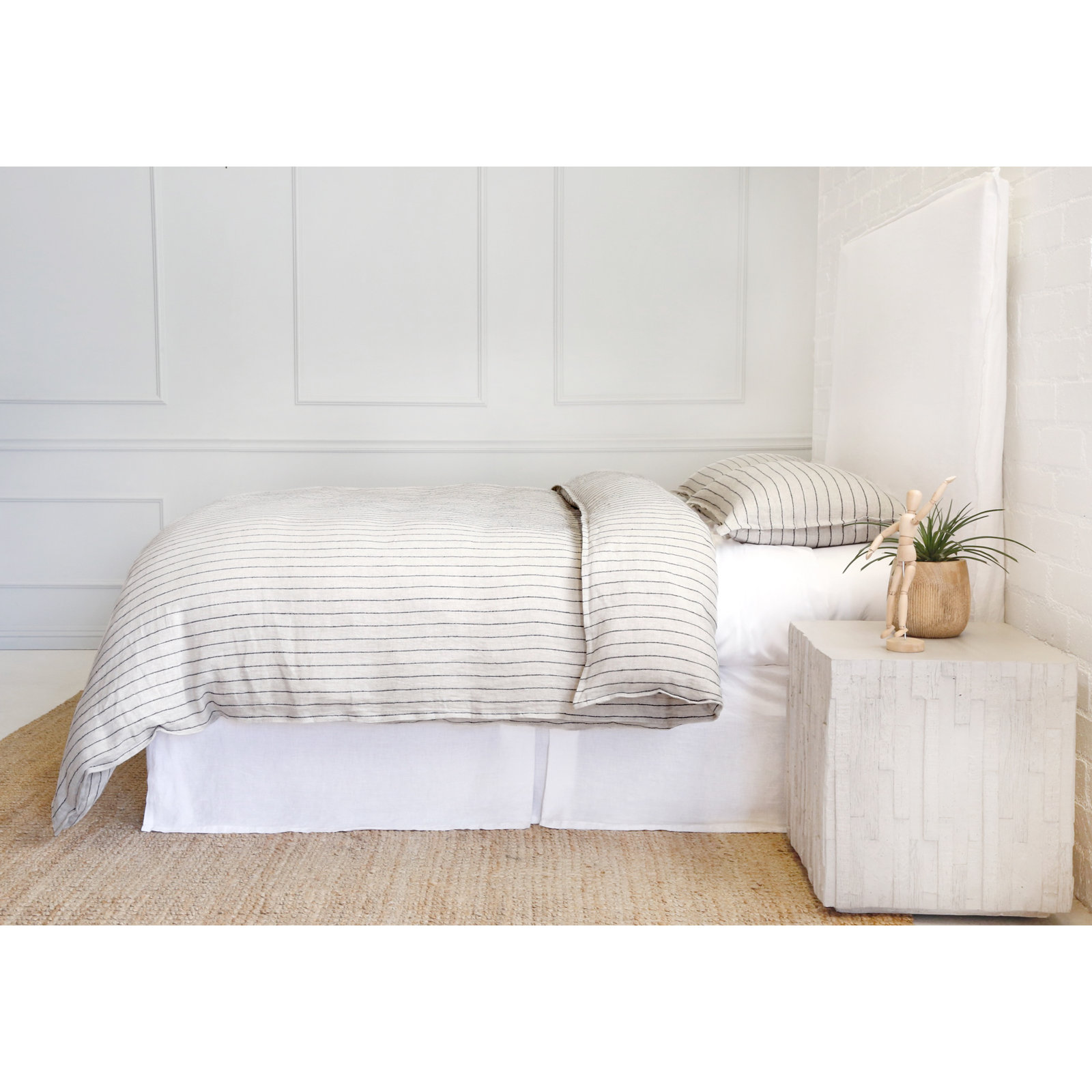 Blake Linen Shams, King, Flax/Midnight