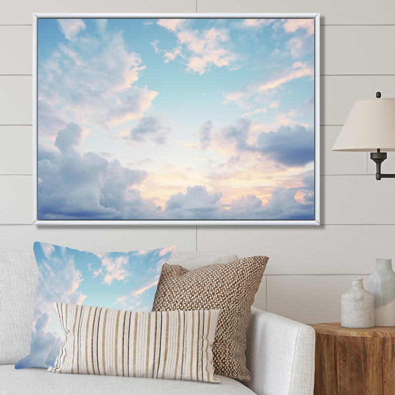 «White Sky Pure Elegance I» sur toile, H 34 po x l 44 po x P 1,5 po, Cadre flottant blanc