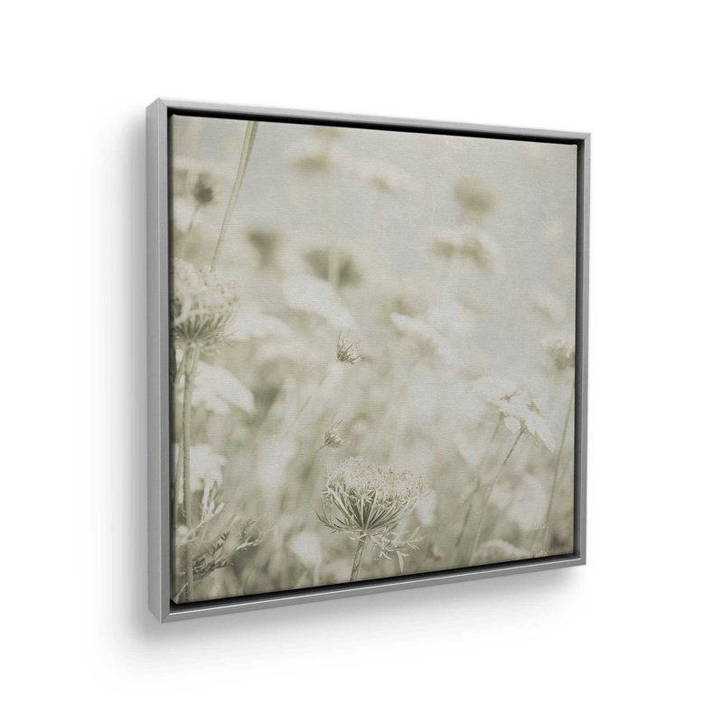 «Pastel Wildflower Whispers II», reproduction sur toile, Cadre flottant en chrome poli, H 24,75 po x l 24,75 po x P 1,75 po