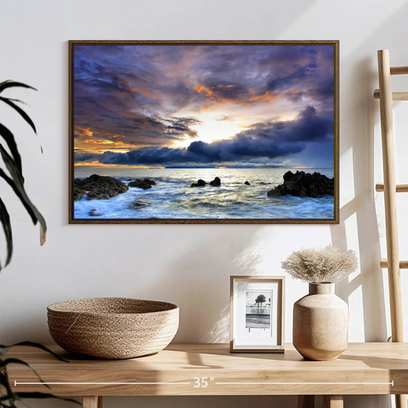Tempête à Cannon Beach, 25 po x 17 po, Cadre flottant noyer