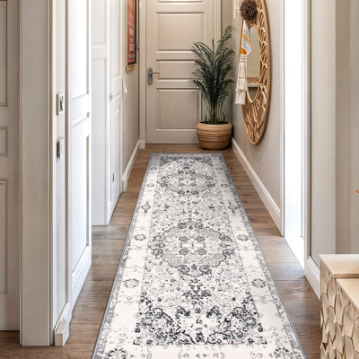 Hector Performance Oriental Gray/Ivory/Black Indoor Rug