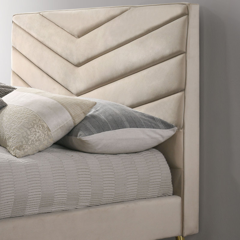 Araujo Tufted Upholstered Platform Bed, King