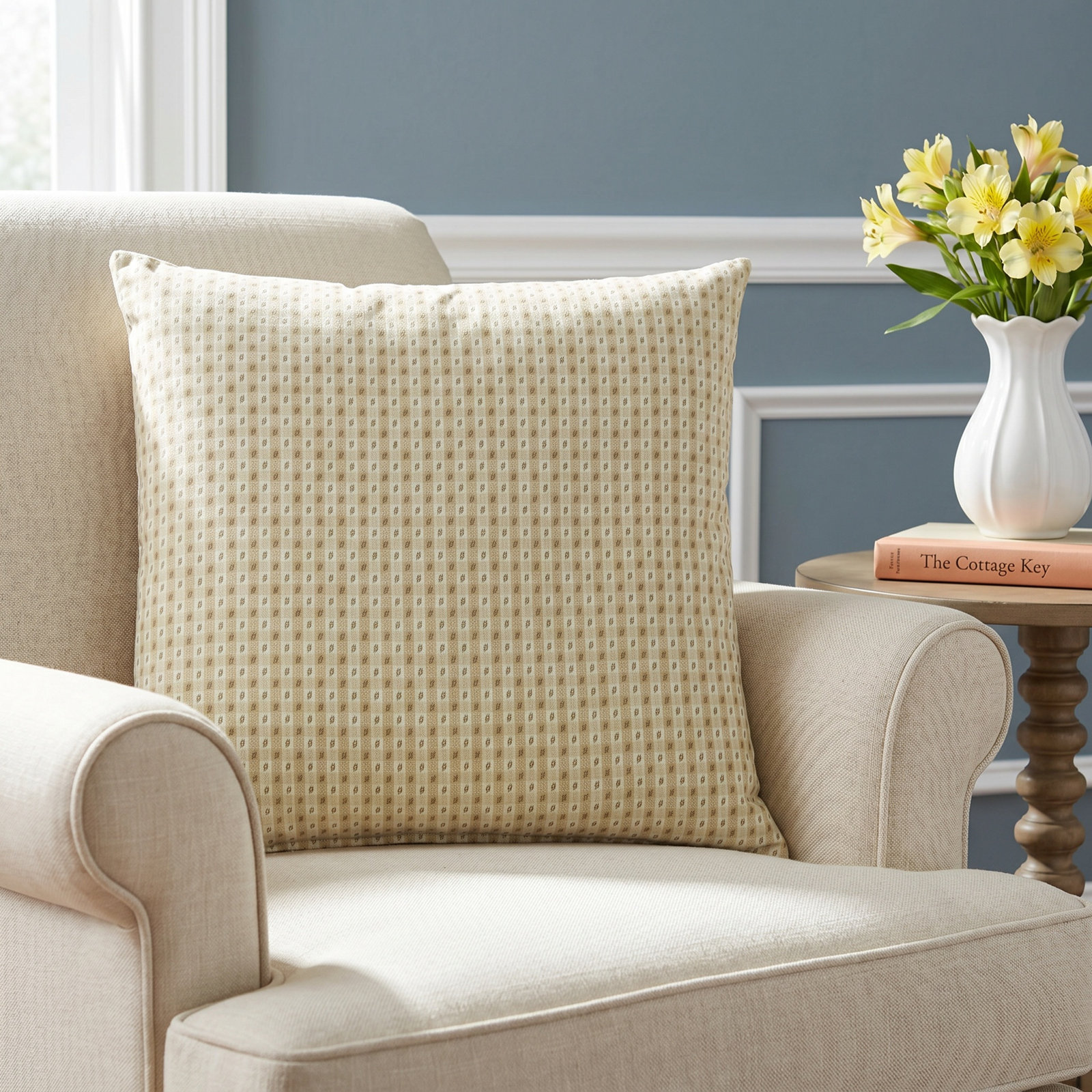Calluna 22" x 22" Cotton Accent Pillow, Yellow