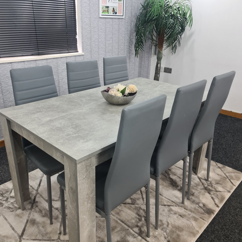 Britthany 6 - Person Dining Set