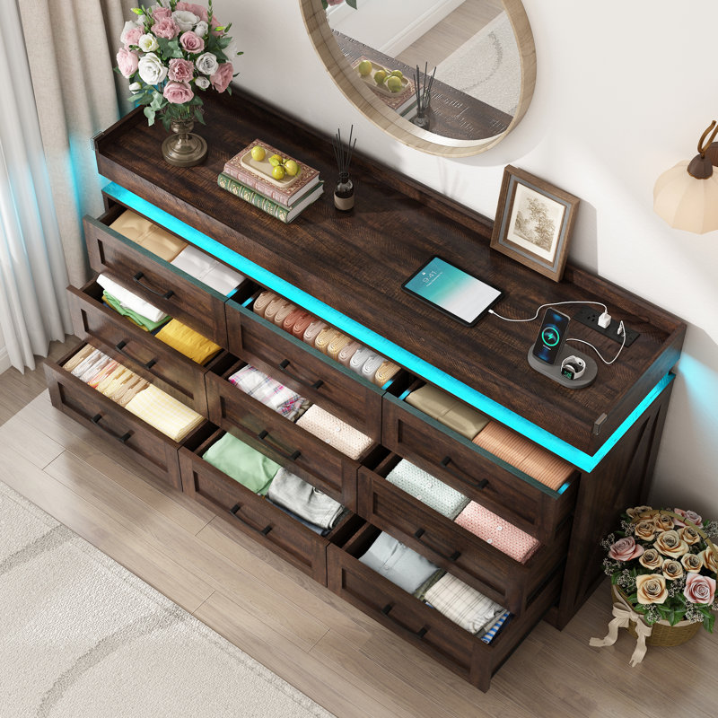 Commode 9 tiroirs avec lumière DEL et station de charge Karyce