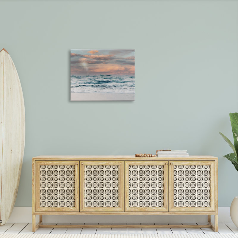 «Cloudy Morning Red Sky Beach» par Tara Moss - photographie, Toile tendue, H 24 po x l 30 po x P 1,5 po