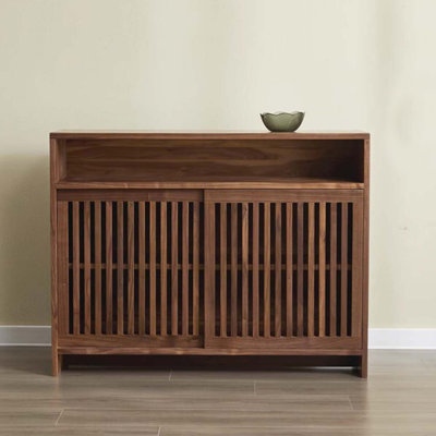 Armoire de rangement moderne avec porte grillagée en bois de noyer