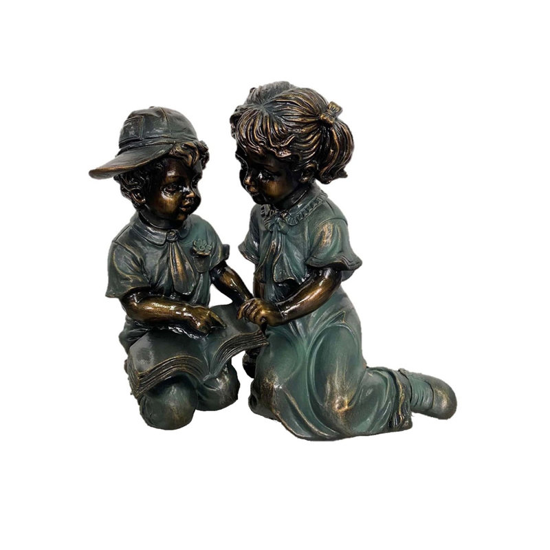 Garçon et fille lisant