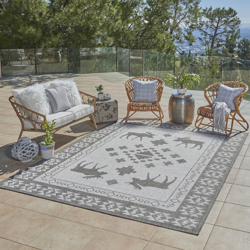 Solterra Gulhayo Gray Cream Ivory Rustic Lodge Moose Flatweave Polypropylene Indoor/ Outdoor Area Rug, Rectangle 8'9" x 13'1"